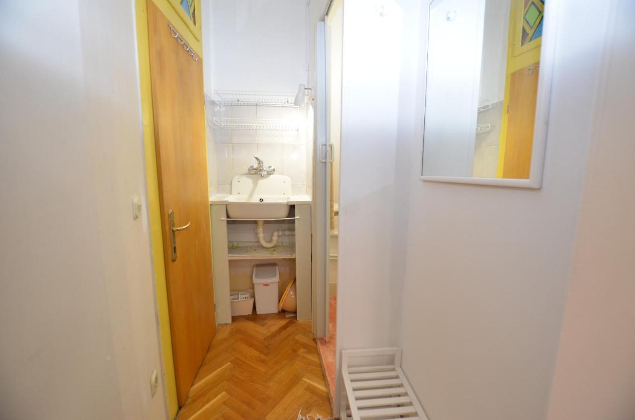Carera Room Ровин Екстериор снимка